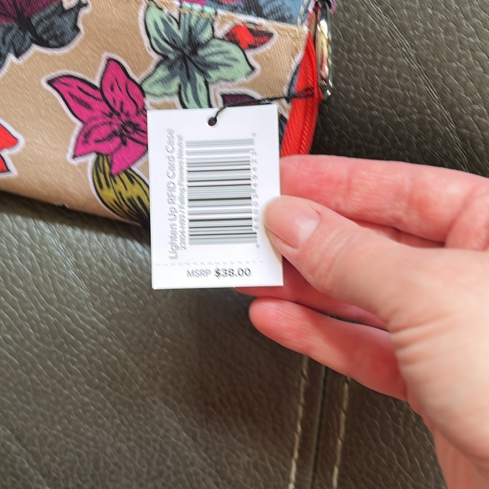 Vera Bradley lighten up RFID Floral Canvas card case - Picture 3 of 6